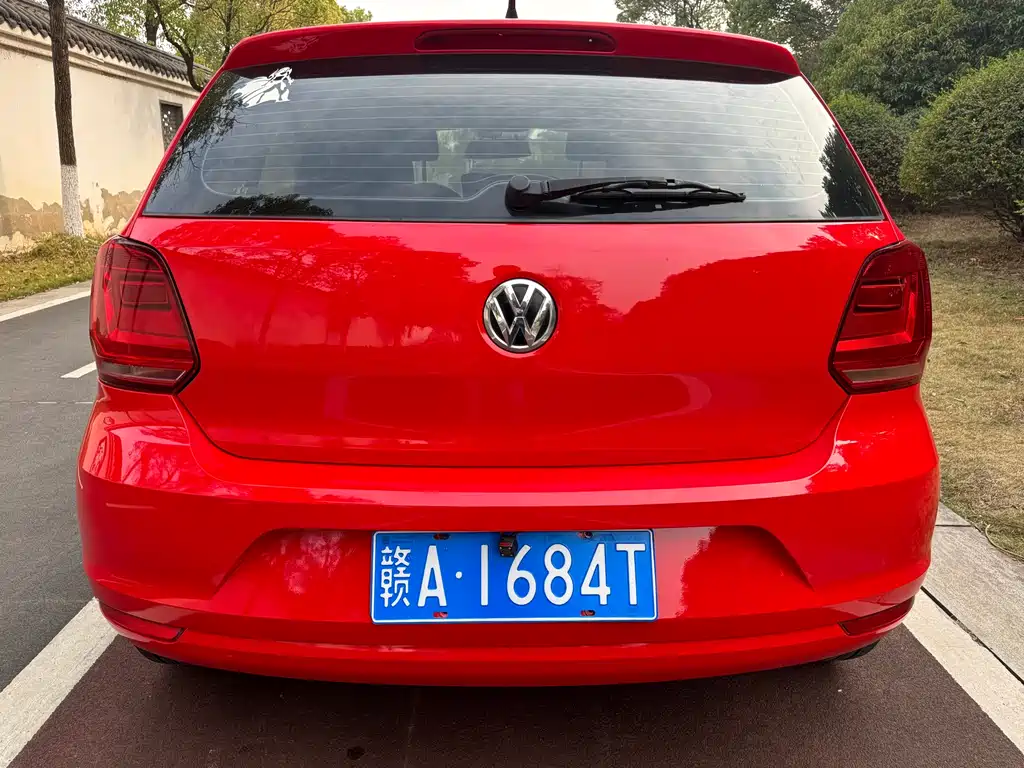 VOLKSWAGEN POLO