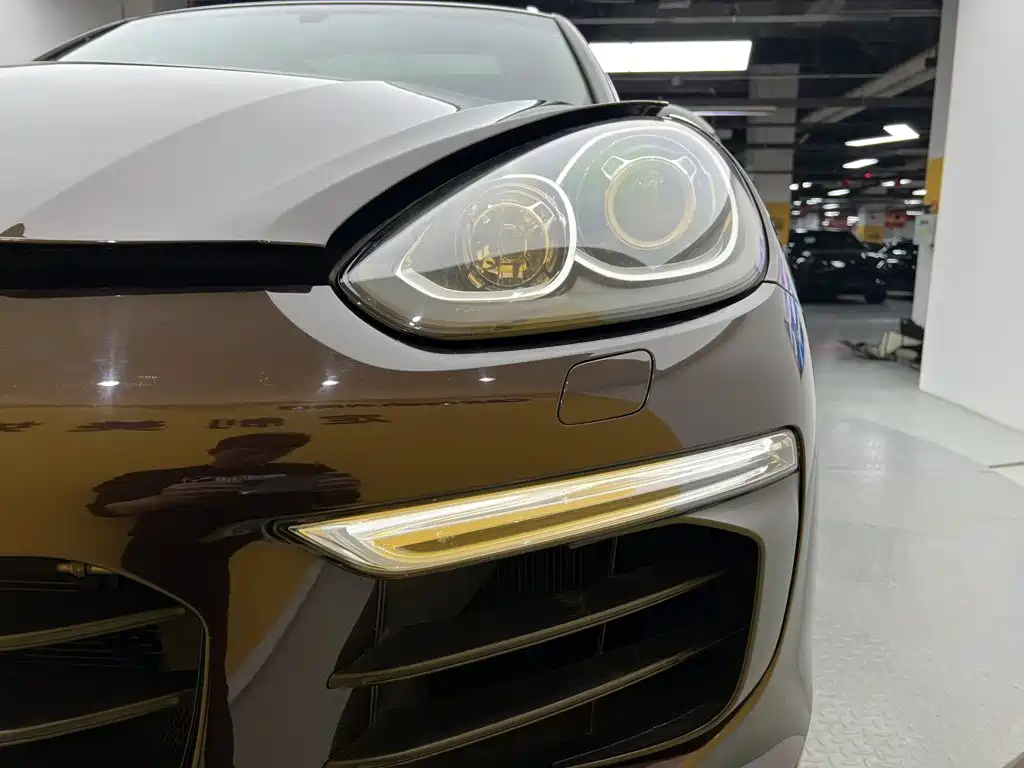 Porsche Cayenne — миниатюра 8