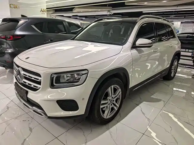 MERCEDES-BENZ GLB