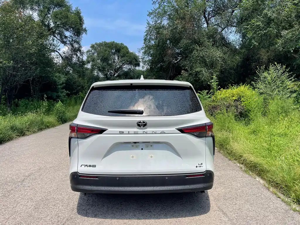 Toyota Sienna — миниатюра 16