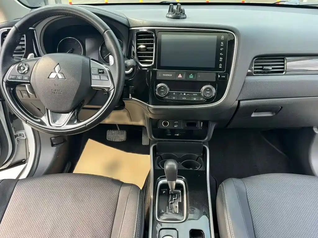 Mitsubishi Outlander — миниатюра 11