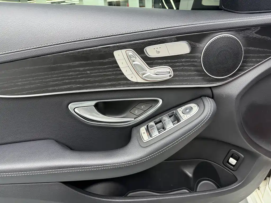 Mercedes-Benz C-Class — миниатюра 4