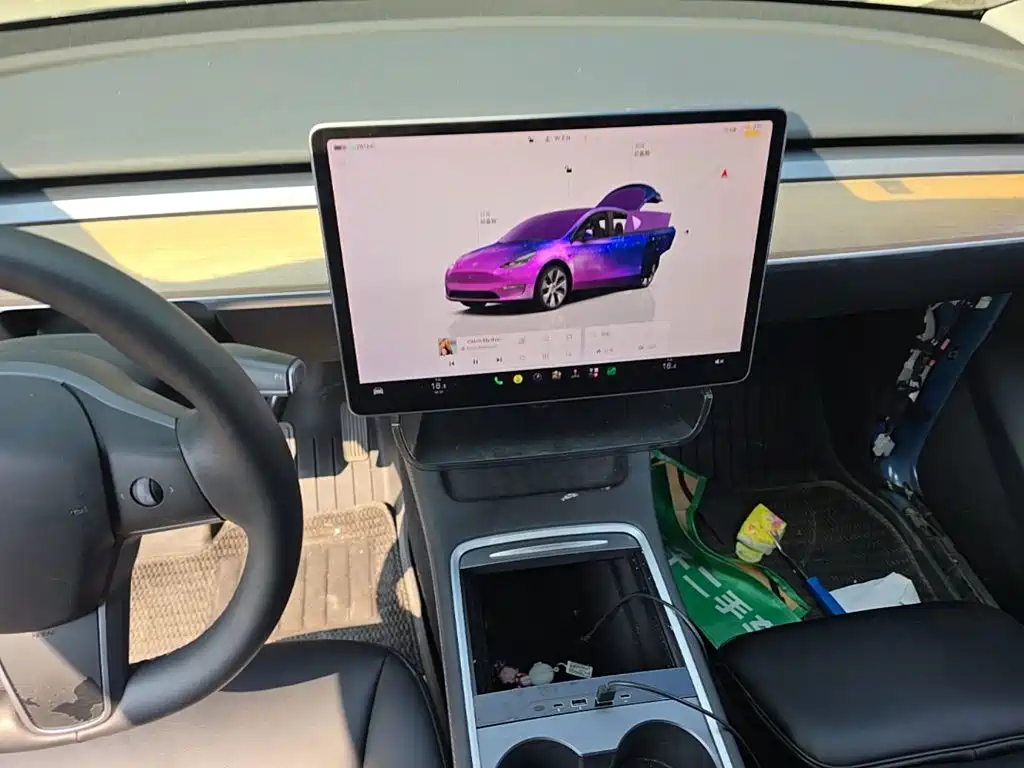 Tesla Model Y — миниатюра 13