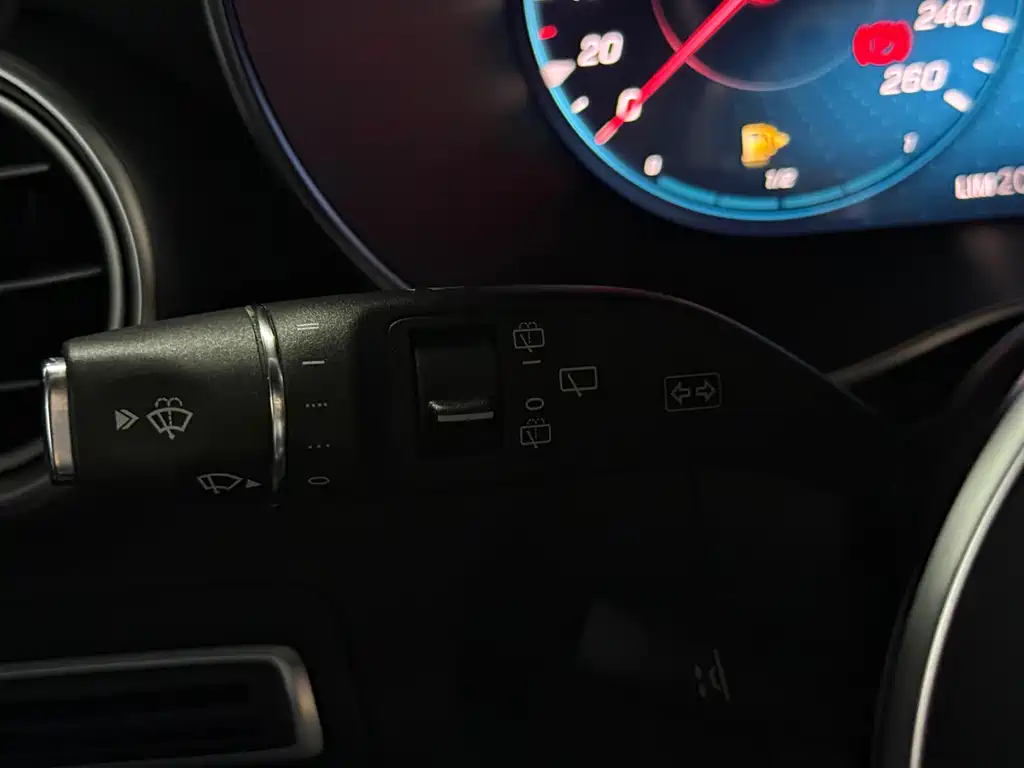 Mercedes-Benz GLC — миниатюра 12