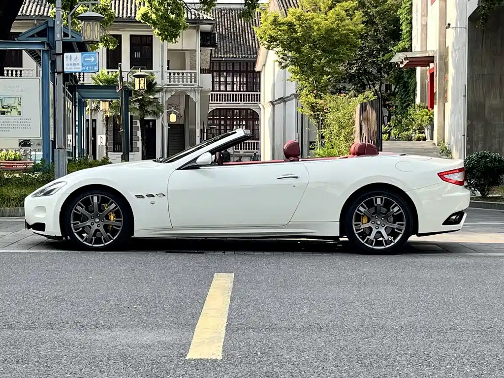 Maserati GranCabrio — миниатюра 4