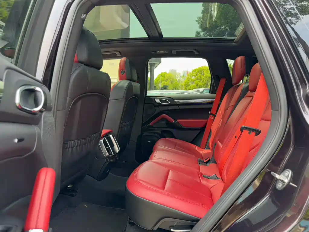 Porsche Cayenne — миниатюра 7