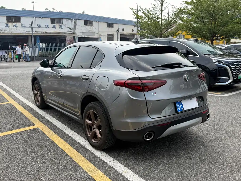 Alfa Romeo Stelvio — миниатюра 6