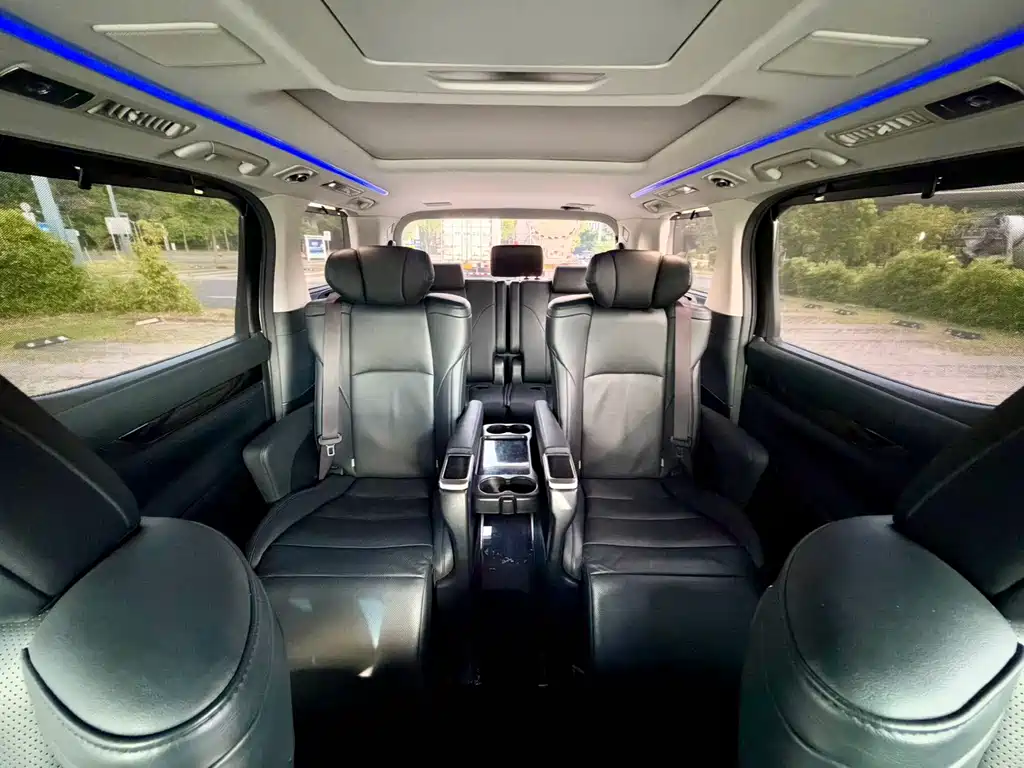 Toyota Vellfire — миниатюра 10