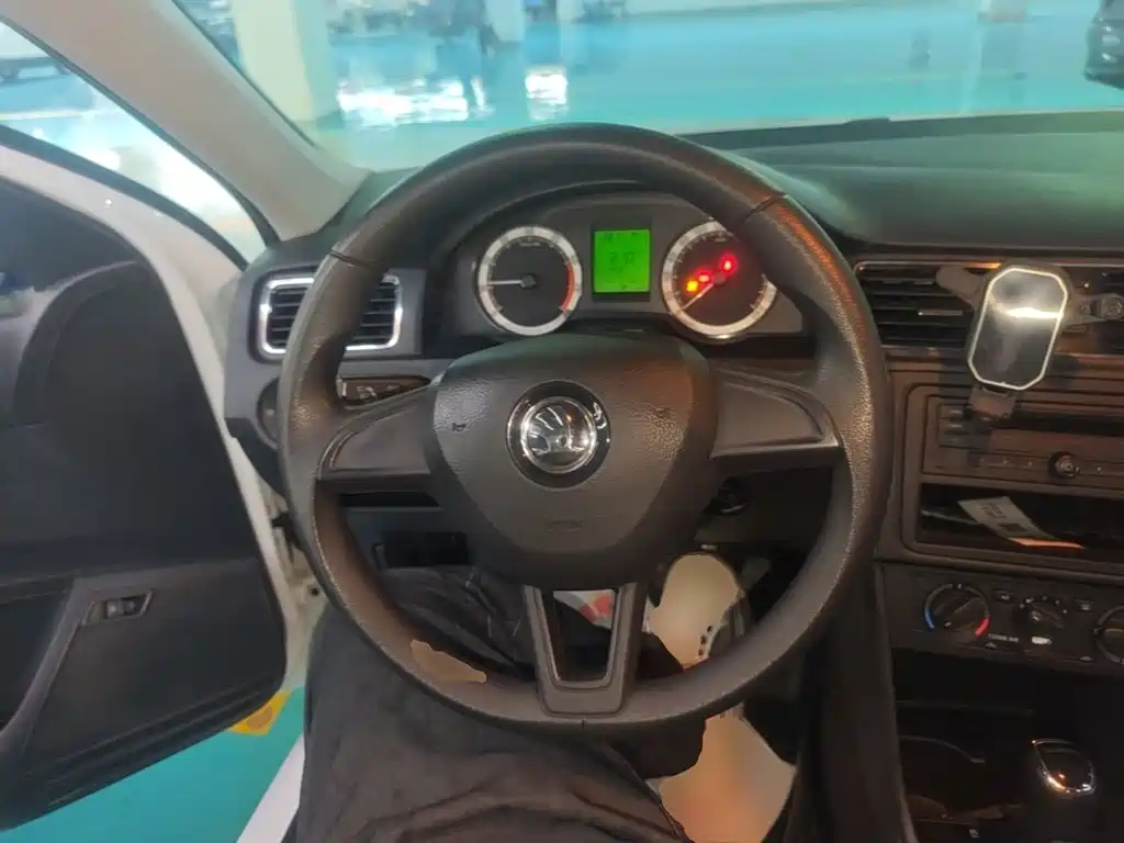 Skoda Rapid — миниатюра 11