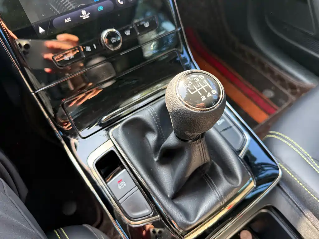 Roewe RX5 — миниатюра 15