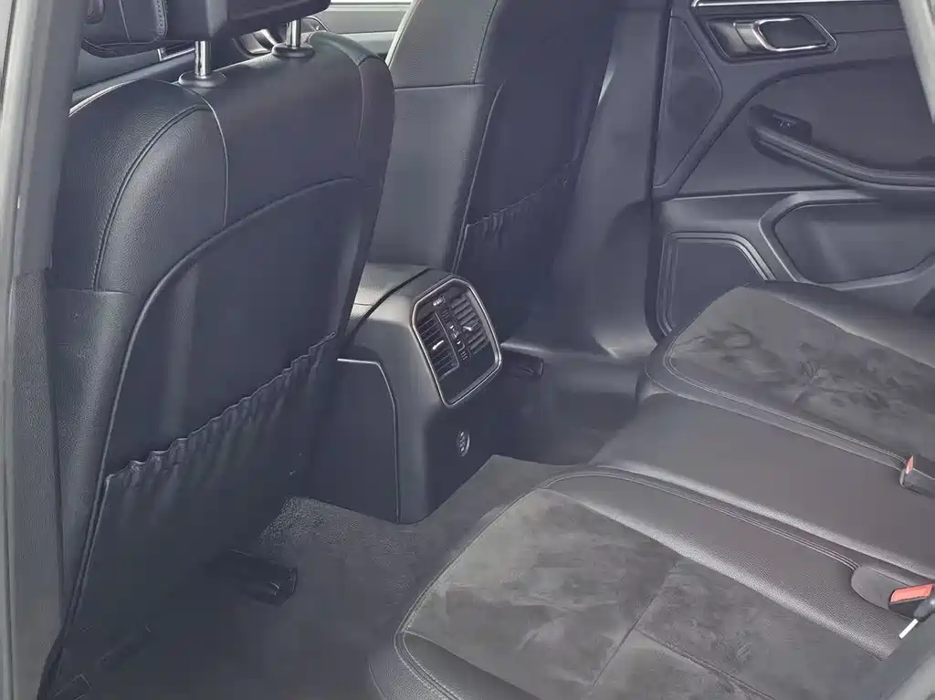 Porsche Macan — миниатюра 9