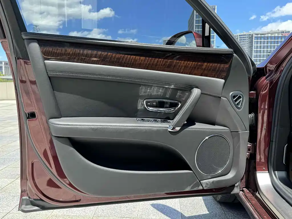 Bentley Flying Spur 4.0T V8 Standard Edition, фото 6
