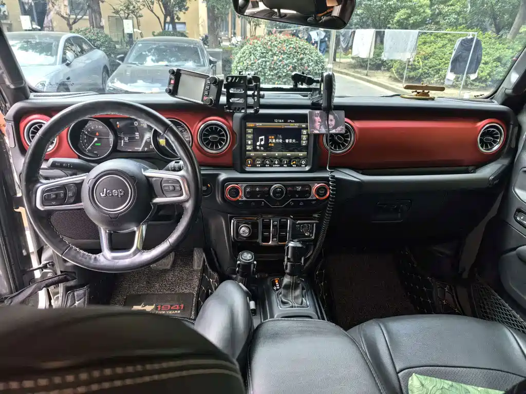 Jeep Wrangler PHEV — миниатюра 10