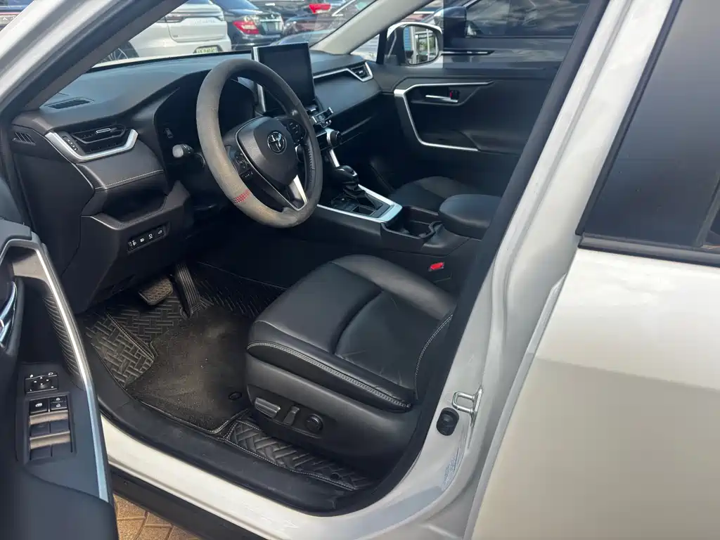 Toyota RAV4 — миниатюра 8
