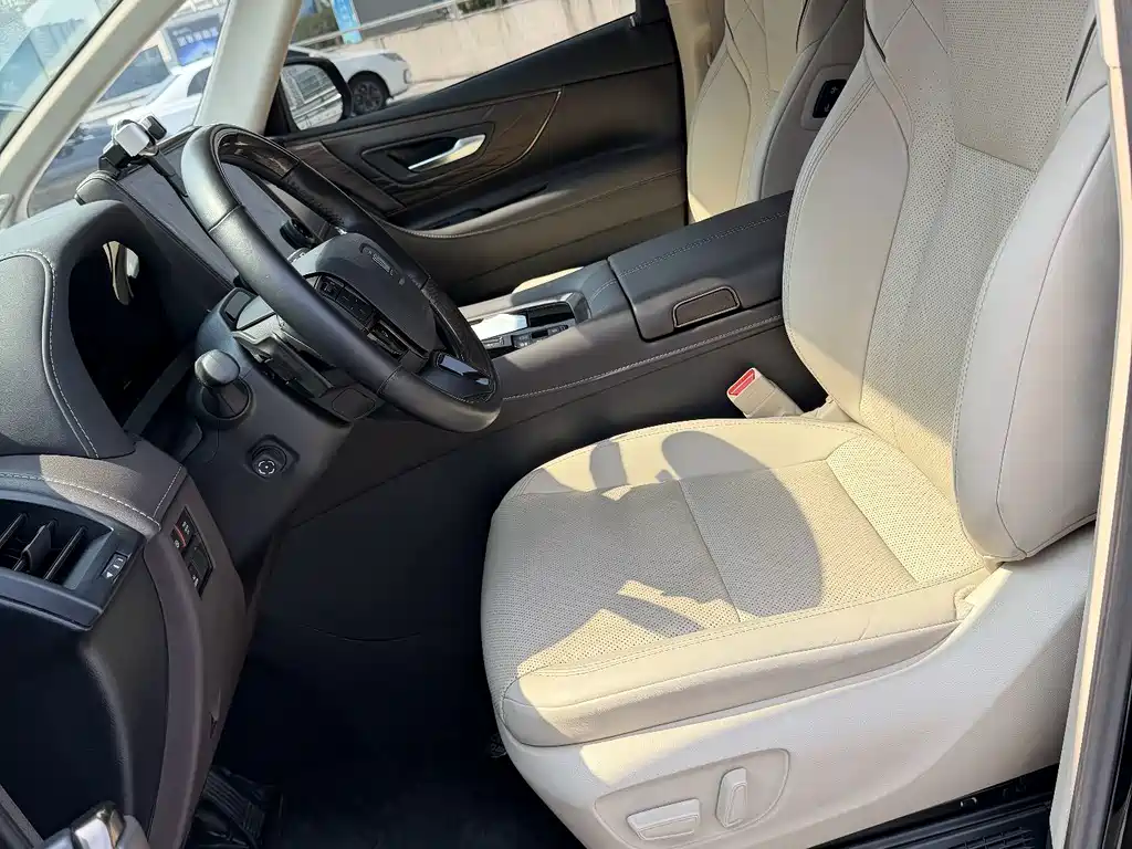 Toyota Vellfire — миниатюра 12