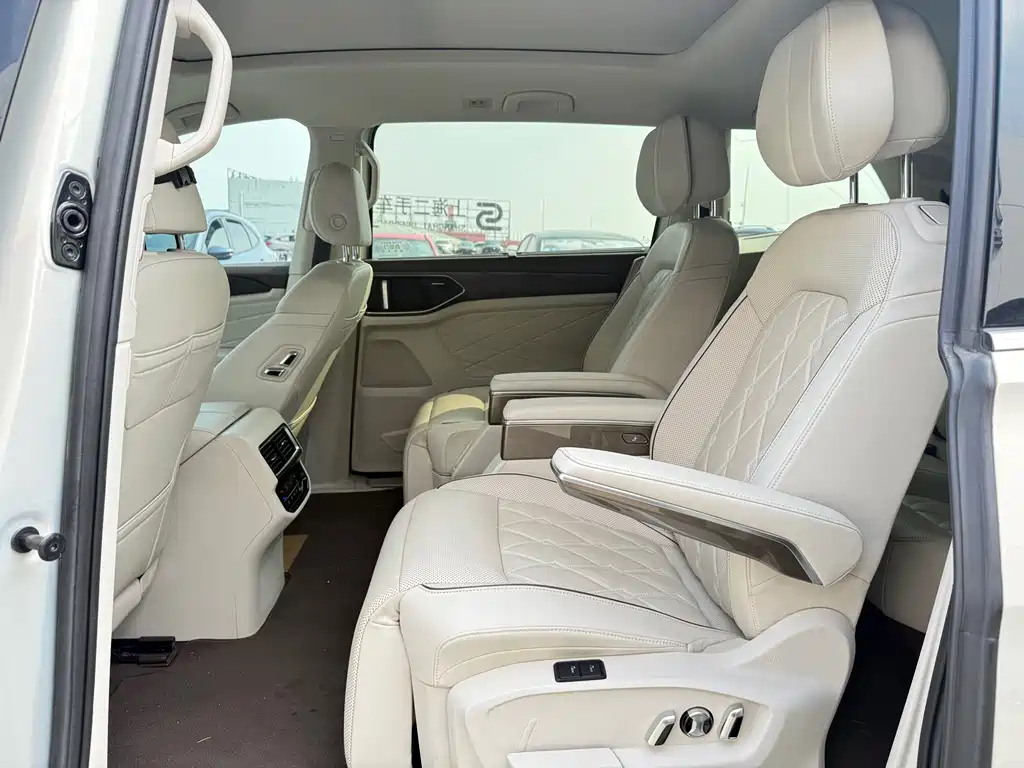 Volkswagen Viloran — миниатюра 9
