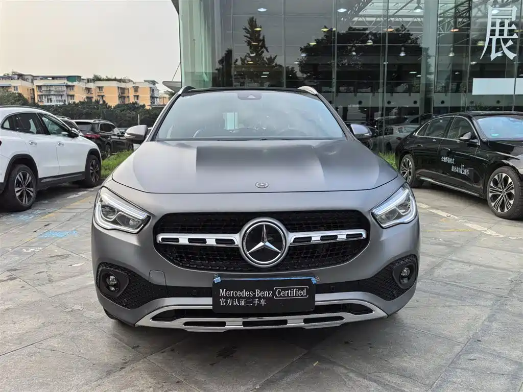 MERCEDES-BENZ GLA