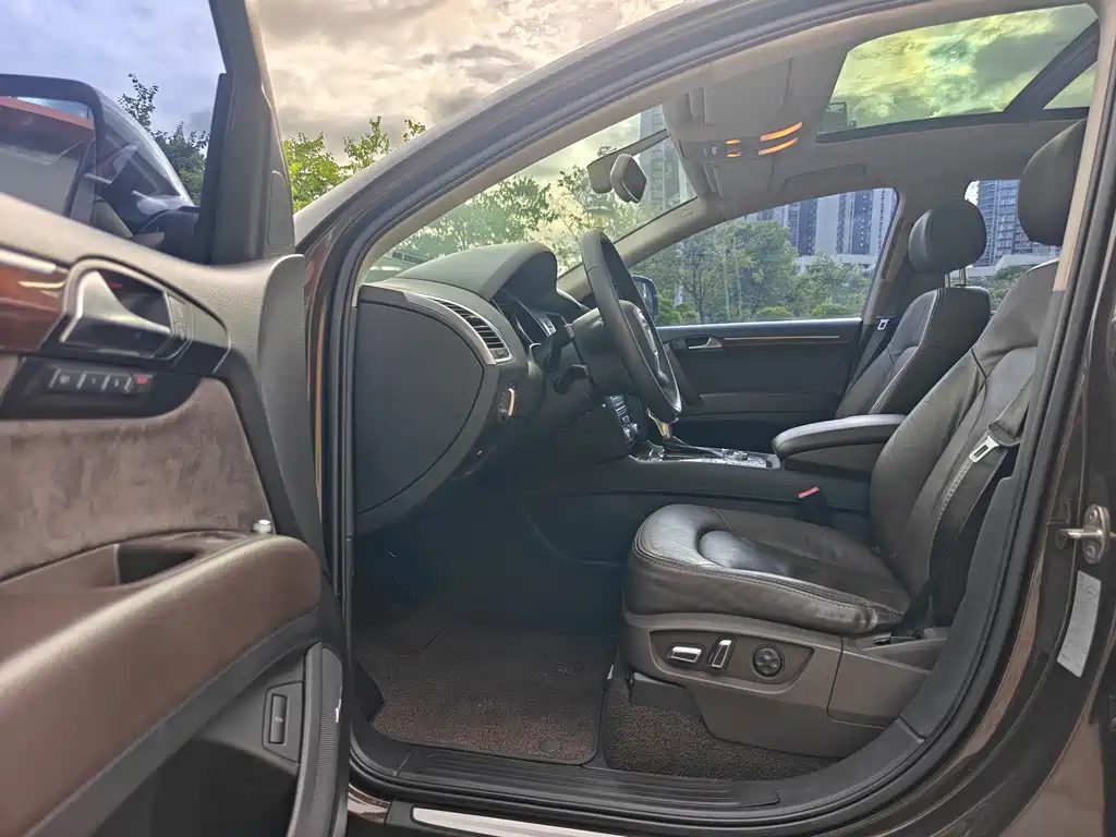 Audi Q7 — миниатюра 6