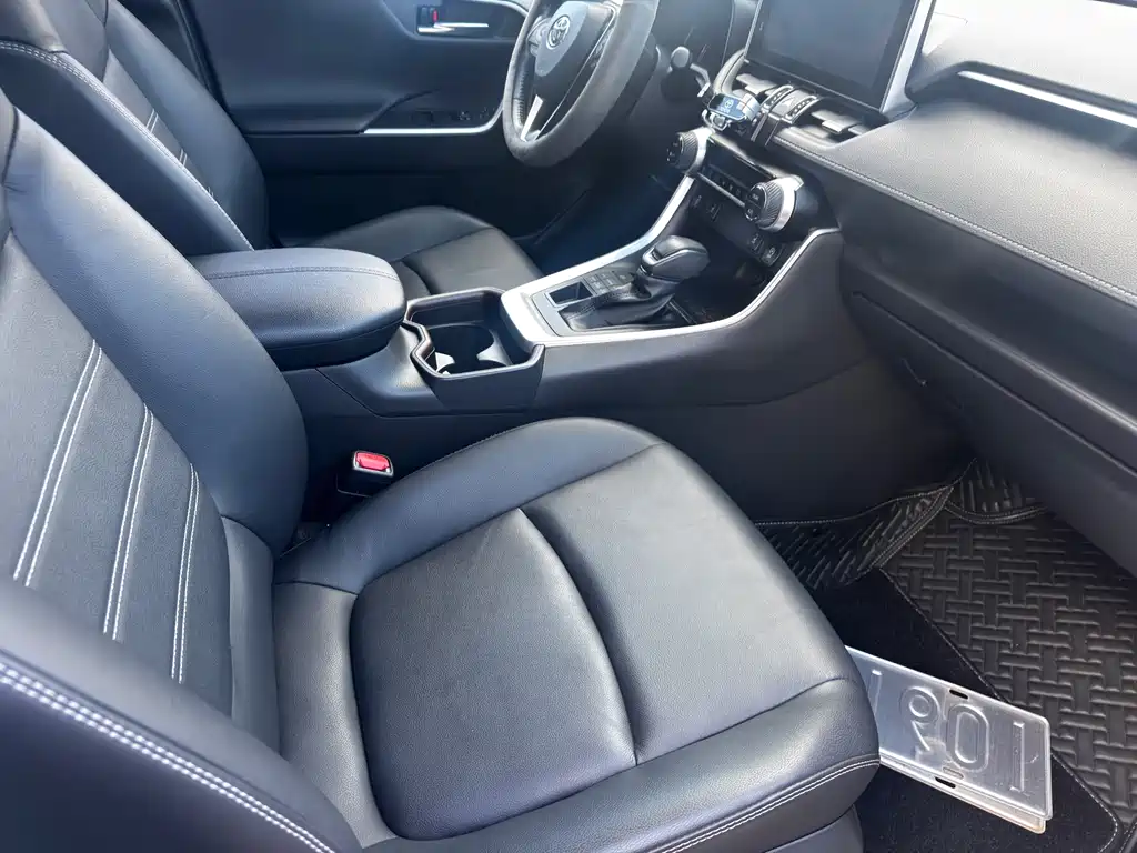 Toyota RAV4 — миниатюра 6