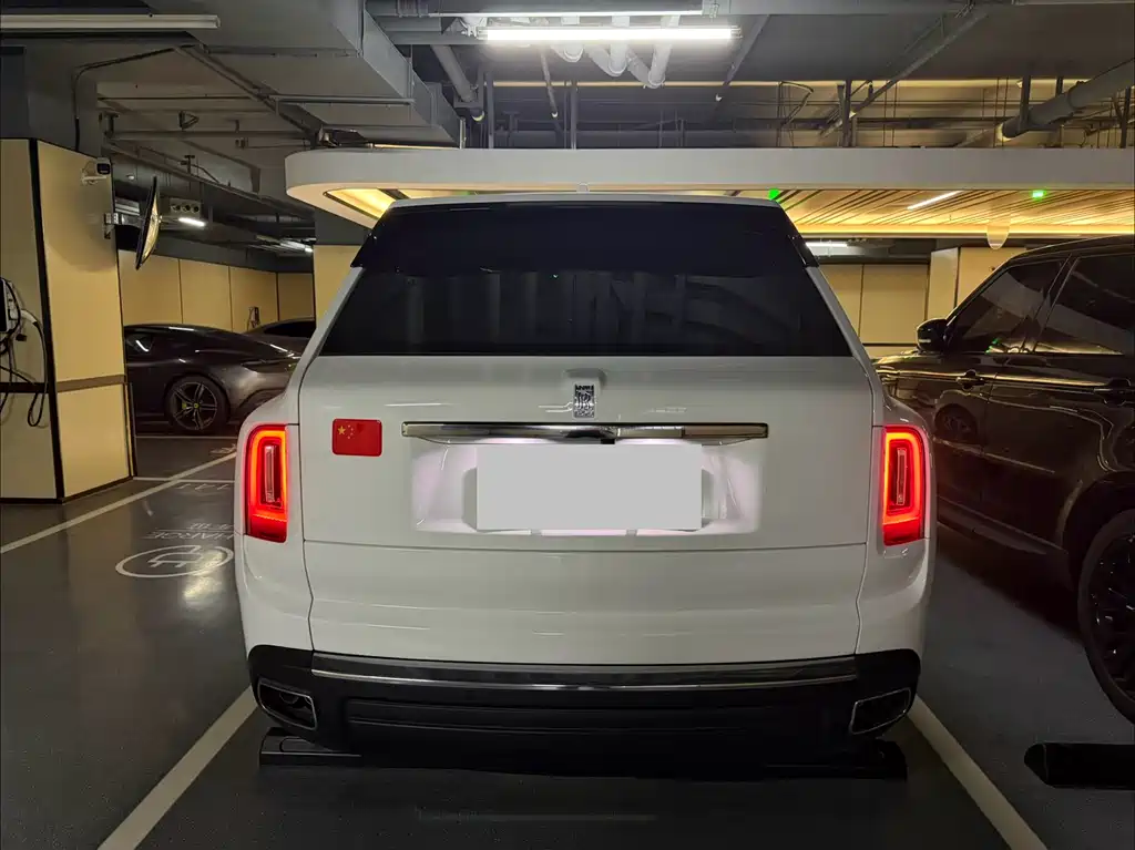 Rolls-Royce Cullinan 2024 мест