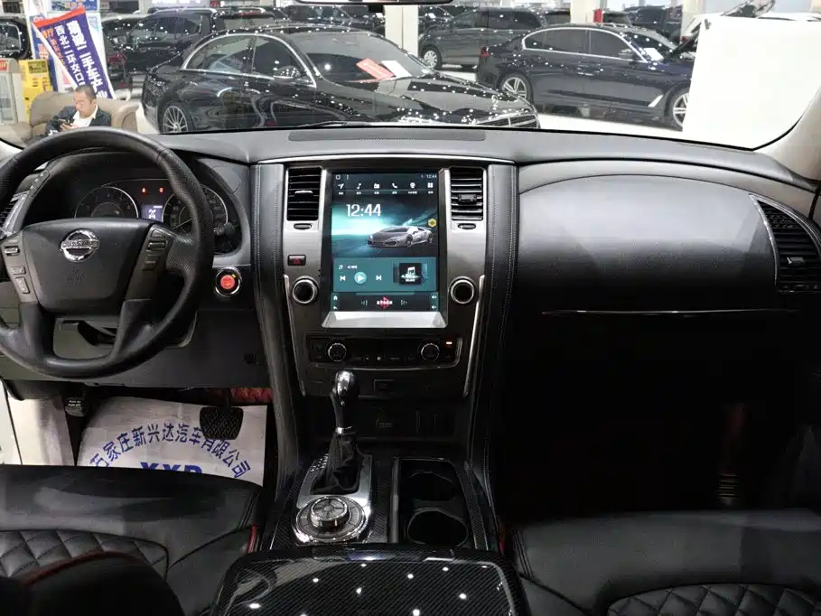 Nissan Patrol — миниатюра 9