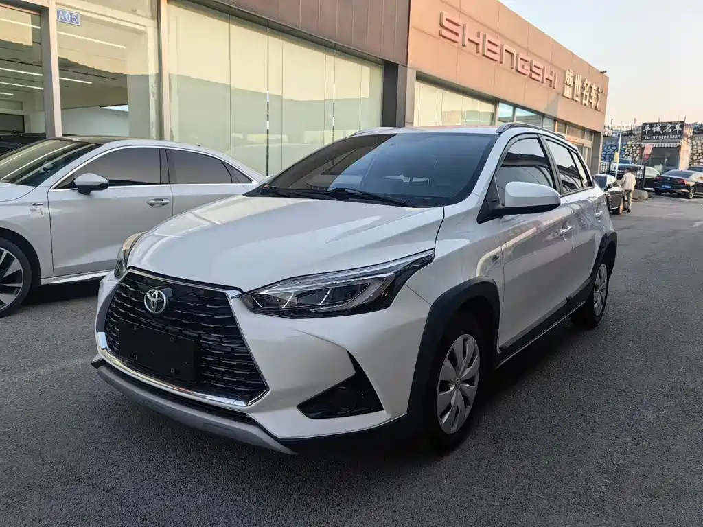 Toyota Yaris L 2021