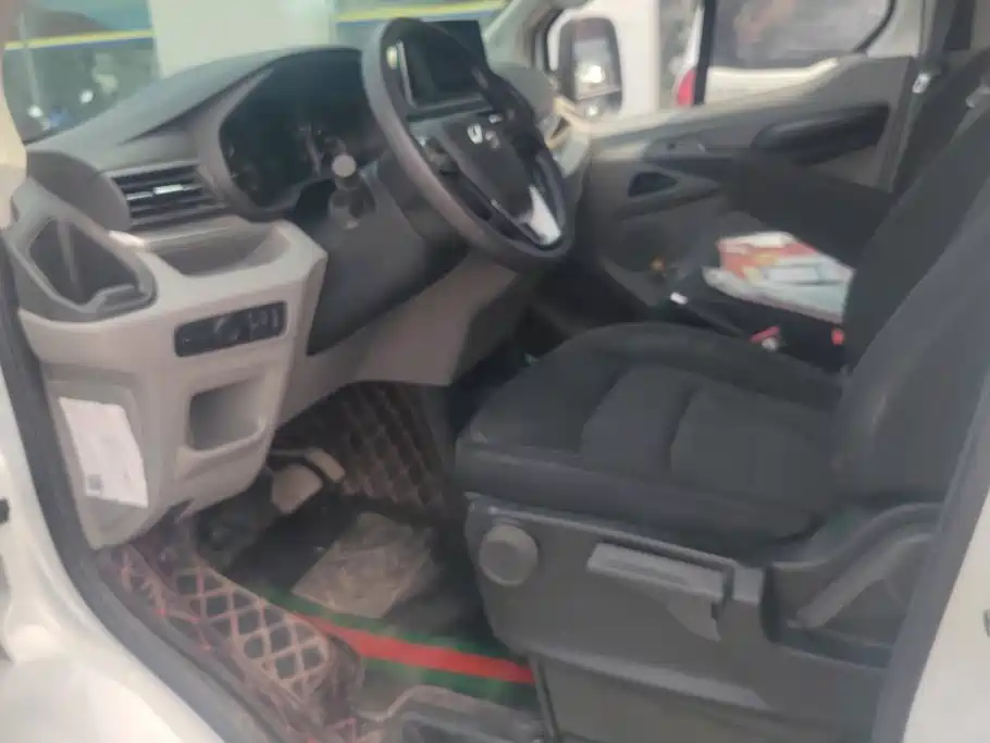 Maxus V90 — миниатюра 9