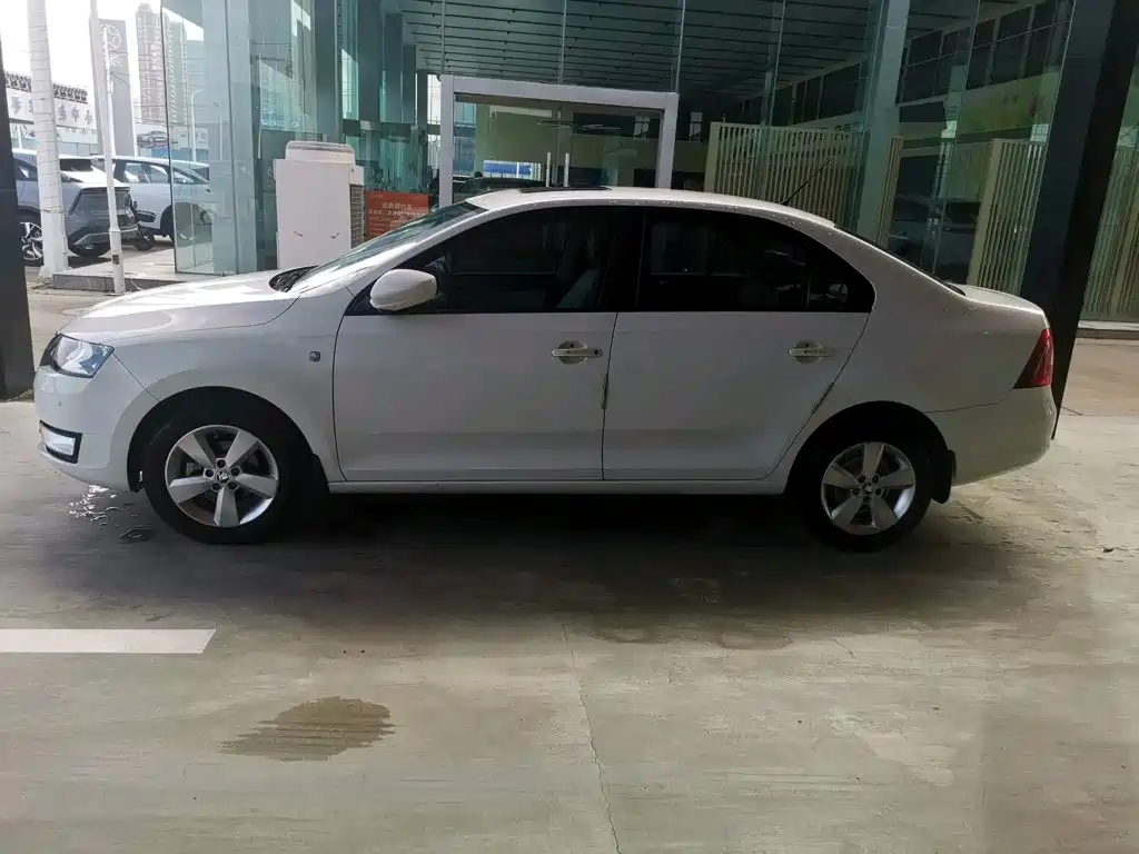 Skoda Rapid — миниатюра 3