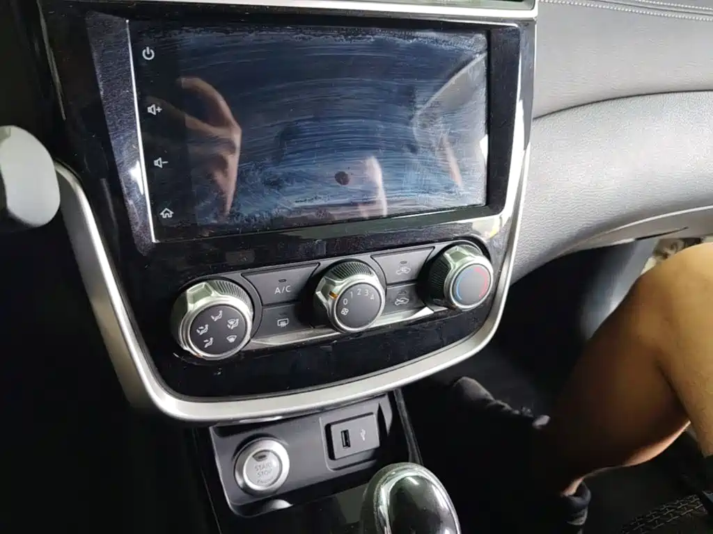 Nissan Tiida — миниатюра 13