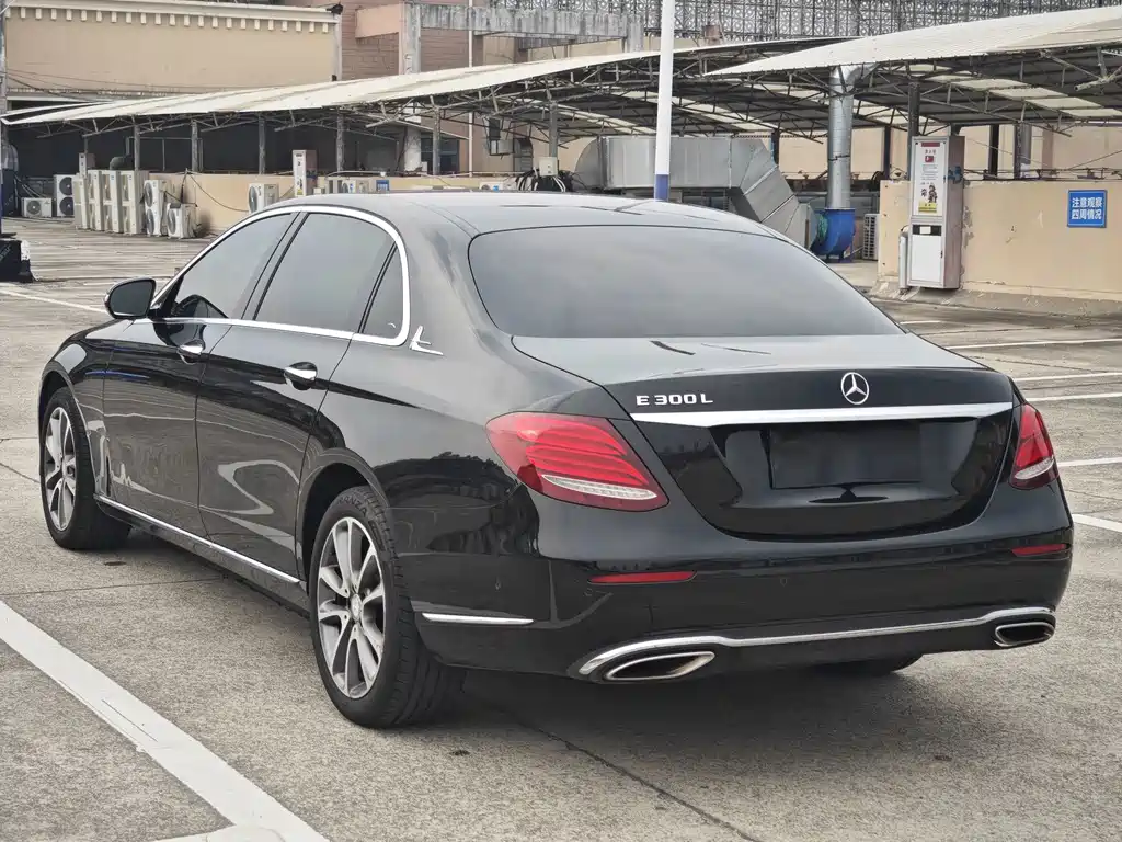 Mercedes-Benz E-Class — миниатюра 5