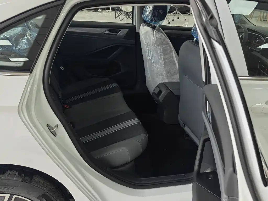 Volkswagen Sagitar - фото 9