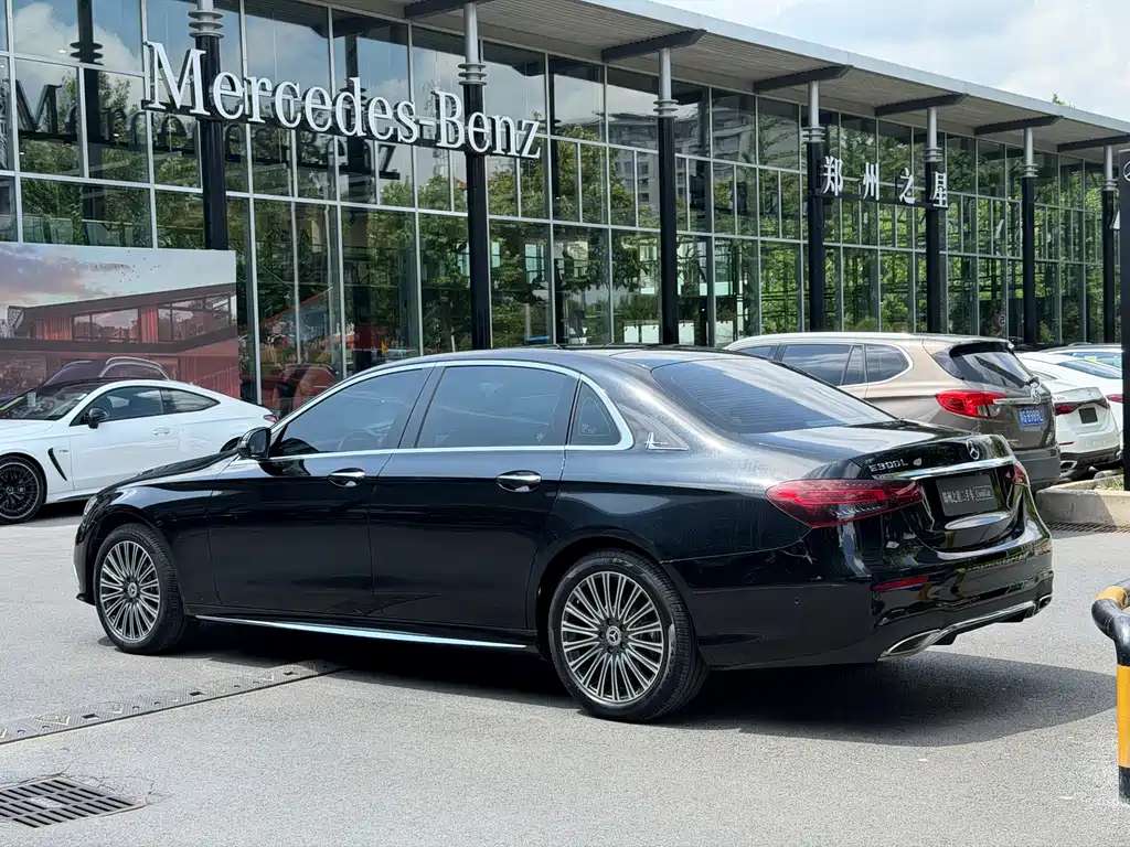 Mercedes-Benz E-Class — миниатюра 9