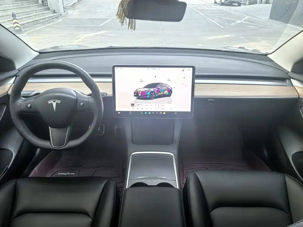 Tesla Model 3 — миниатюра 11