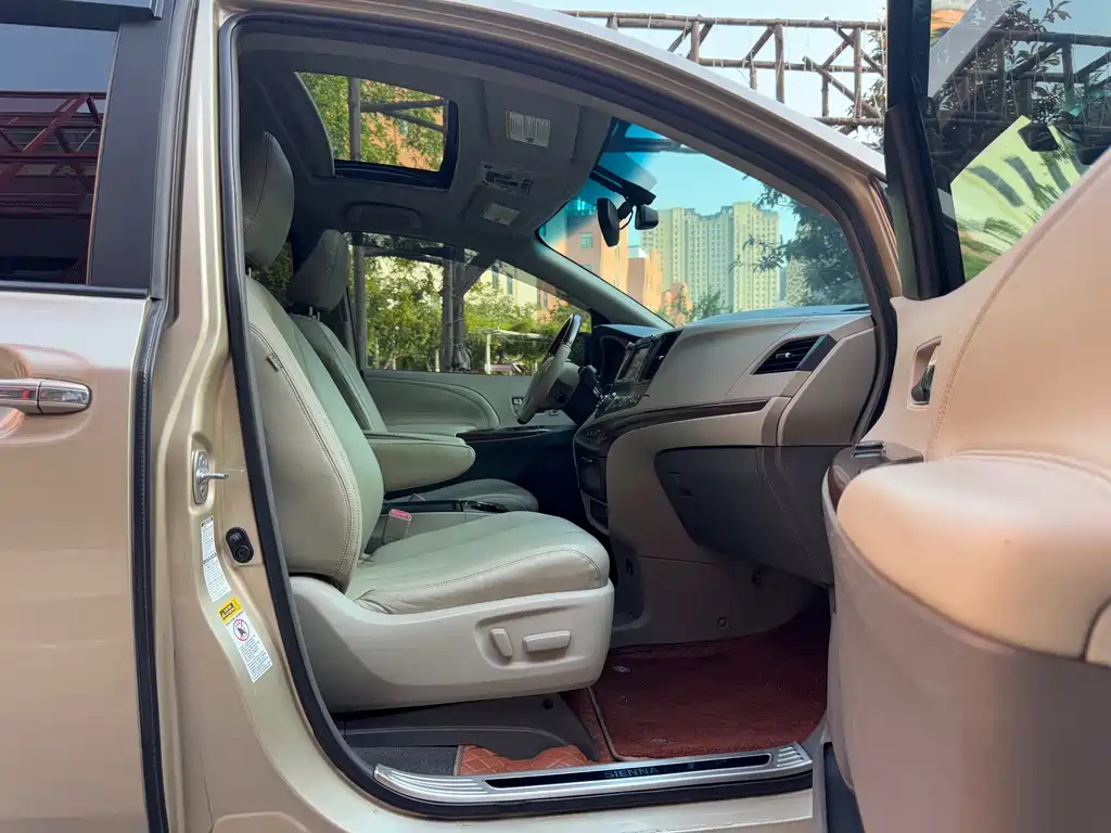 Toyota Sienna — миниатюра 8