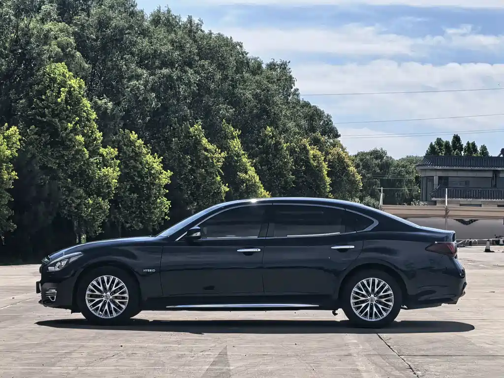 Infiniti Q70 — миниатюра 3