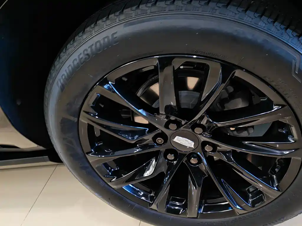 Cadillac Escalade — миниатюра 16
