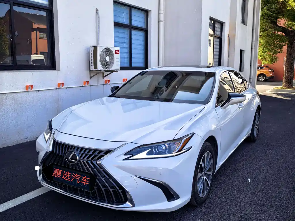 Lexus ES 2022