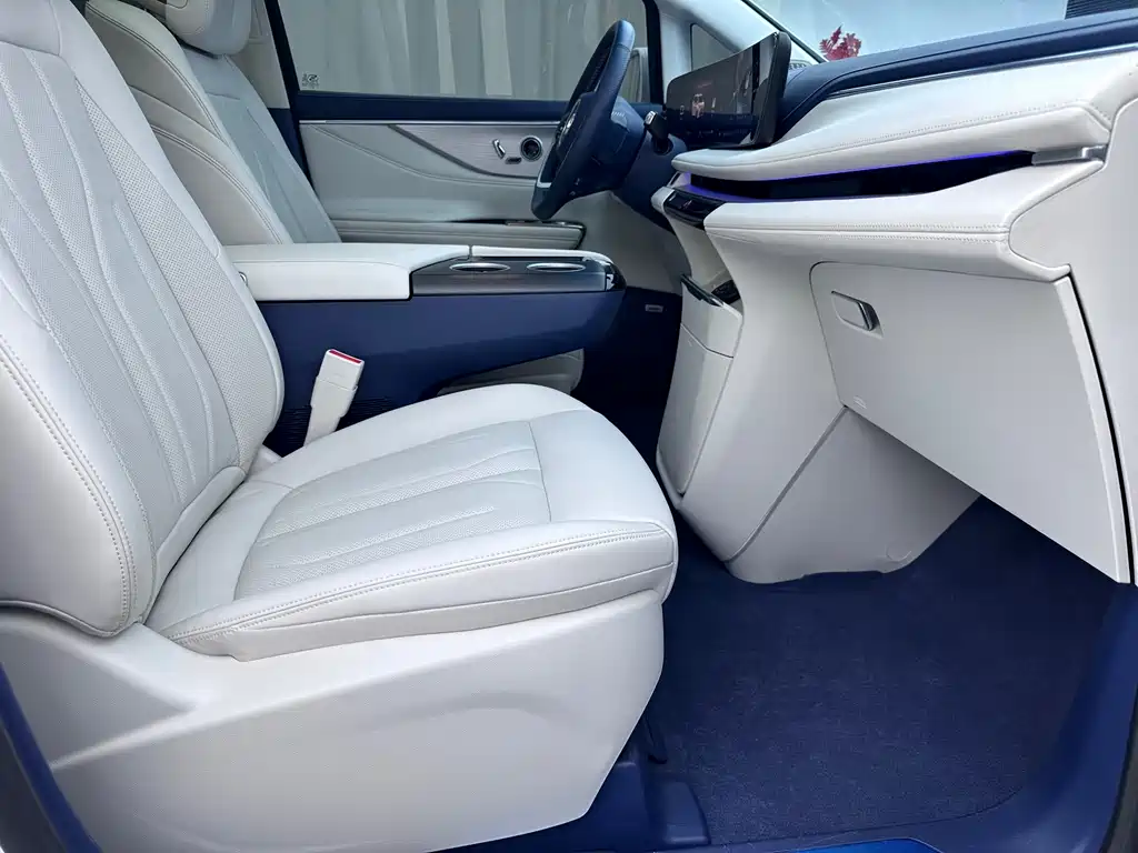 Buick GL8 Hybrid — миниатюра 9