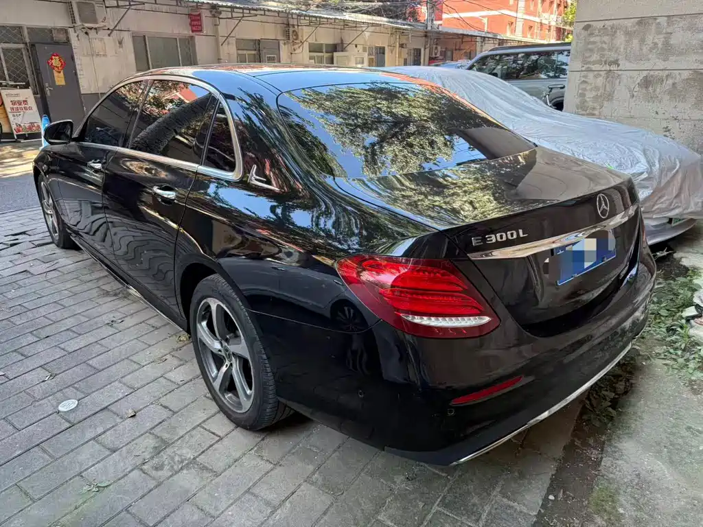 Mercedes-Benz E-Class — миниатюра 6