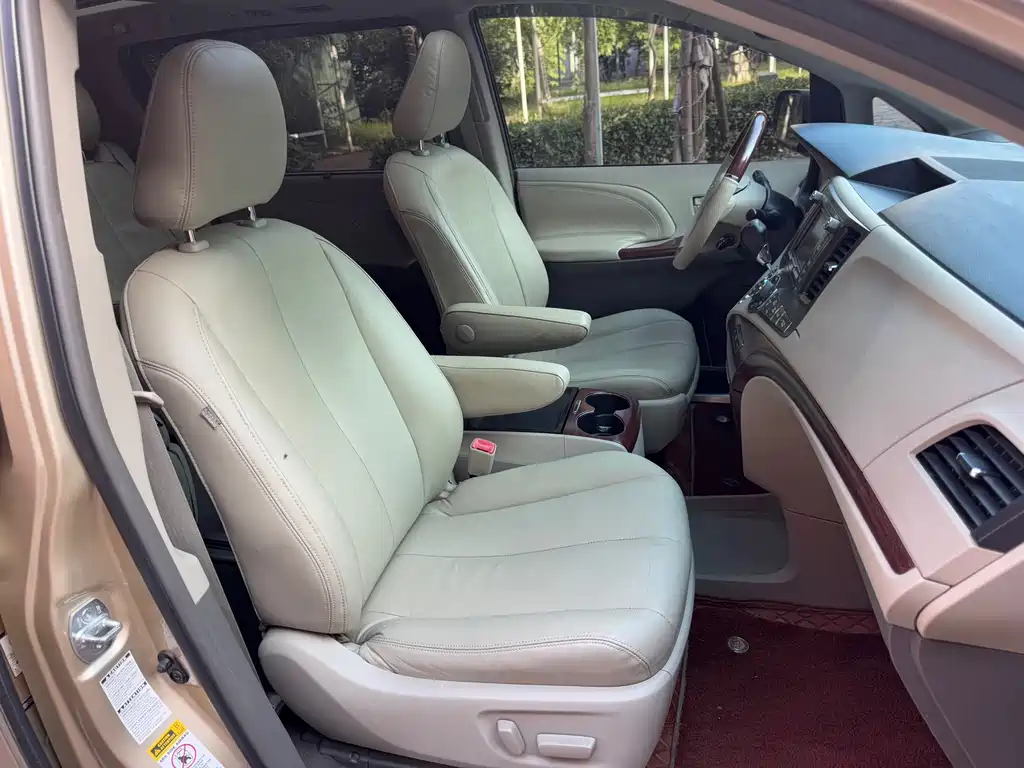 Toyota Sienna — миниатюра 9