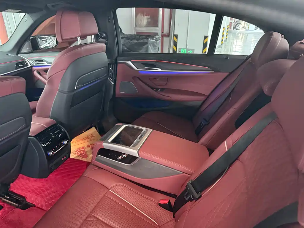 BMW 5 Series — миниатюра 7