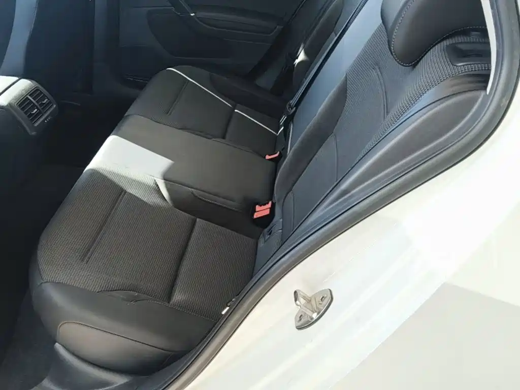 Volkswagen Golf — миниатюра 17