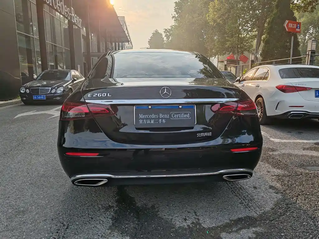 Mercedes-Benz E-Class — миниатюра 7