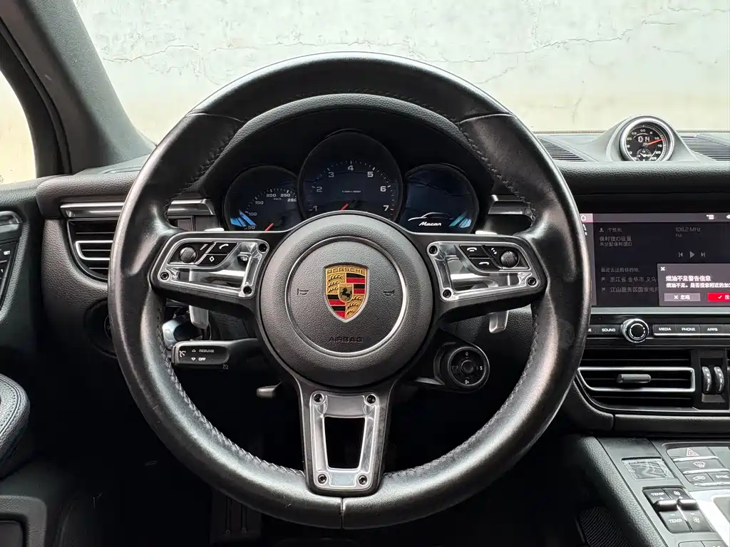 Porsche Macan — миниатюра 8