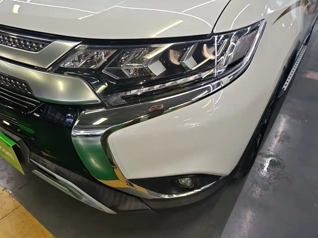 Mitsubishi Outlander — миниатюра 24