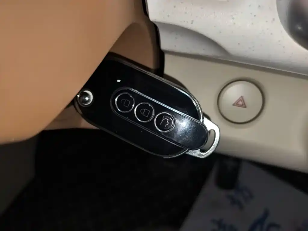 Wuling MINIEV — миниатюра 9
