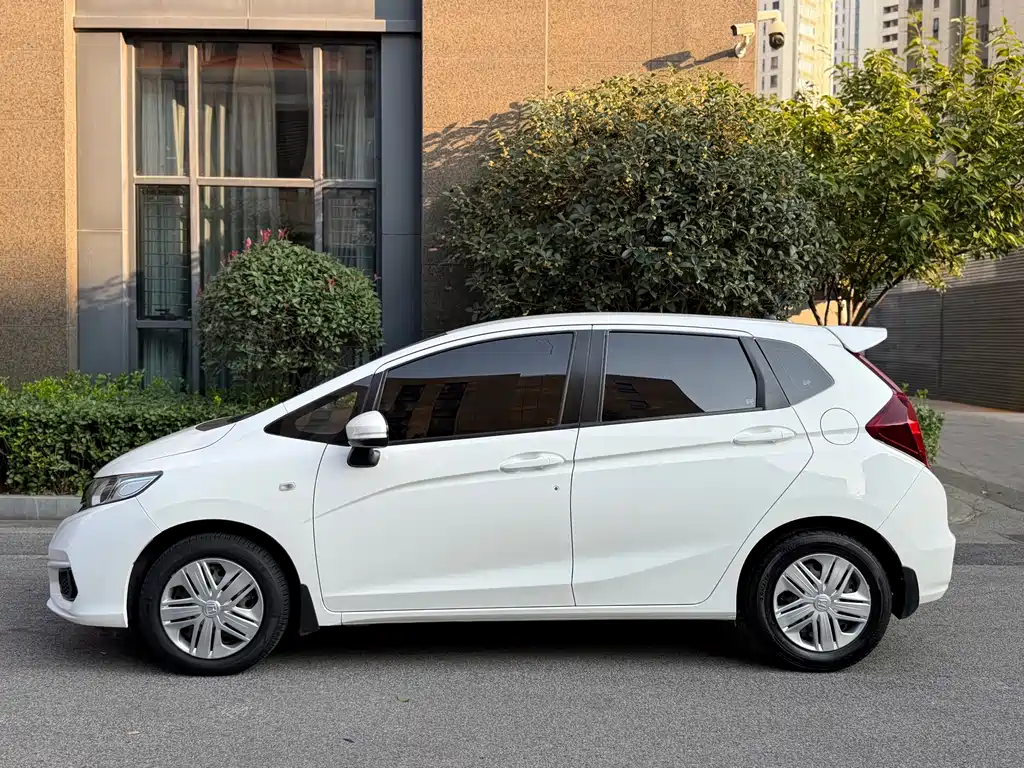 Honda Fit — миниатюра 8