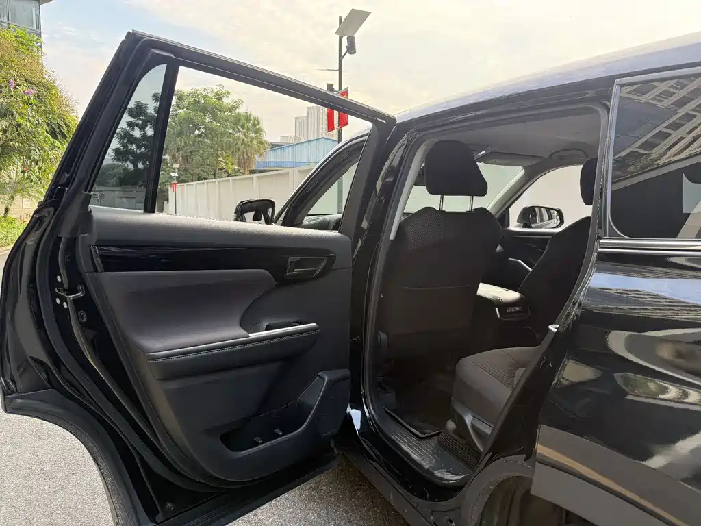 Toyota Highlander — миниатюра 12
