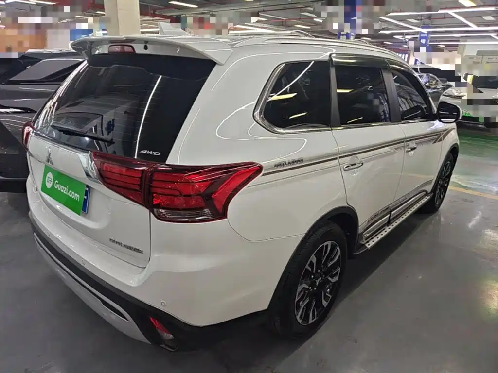Mitsubishi Outlander — миниатюра 7