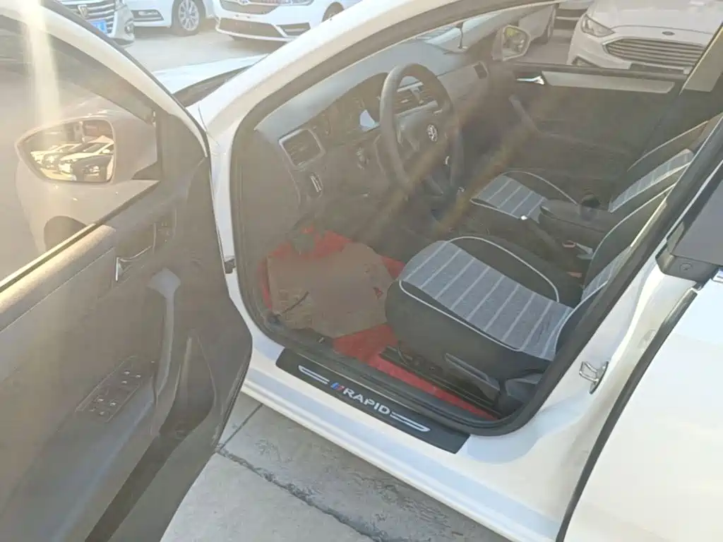 Skoda Rapid Spaceback — миниатюра 16